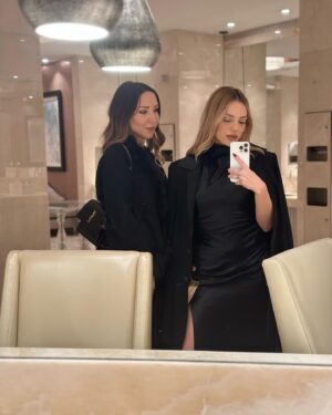 Sera Kutlubey Instagram - 🖤🪄