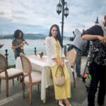 Sera Kutlubey Instagram - genelde sağdaki 🤭🌼🎬