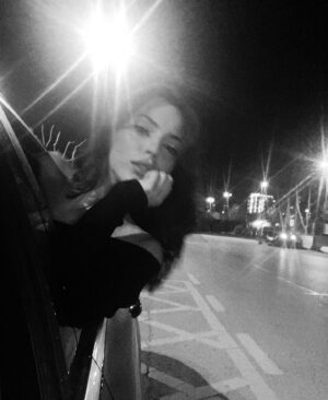 Sera Kutlubey Instagram - 🖤