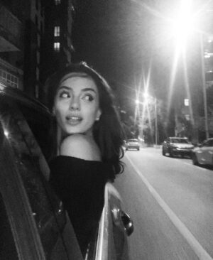 Sera Kutlubey Instagram - 🖤