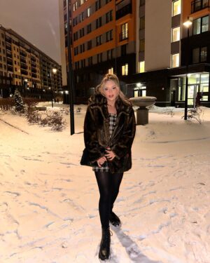 Sera Kutlubey Instagram - Lucky , wild and freezing ❄️ tatili bitirme postudur🤭

#ad