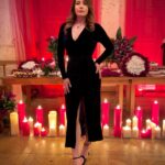 Sera Tokdemir Instagram - Fahri/Fahrü/Nisa/Fahrünnisa 🫠 Sevdiniz mi Fahrünnisa’mı? 😈 Akşam kınaya bekleriz 🔥😉❤️ @saklabeniresmi @ogm.pictures @startv