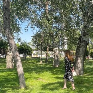 Sera Tokdemir Instagram - Çiçeklenir hep içim 🪷
Zaman değişir, şartlar değişir, bir rüzgar eser; her şey değişir. Sonra bir şey değişir, her şey yine değişir. Bir rüzgara bakar!
