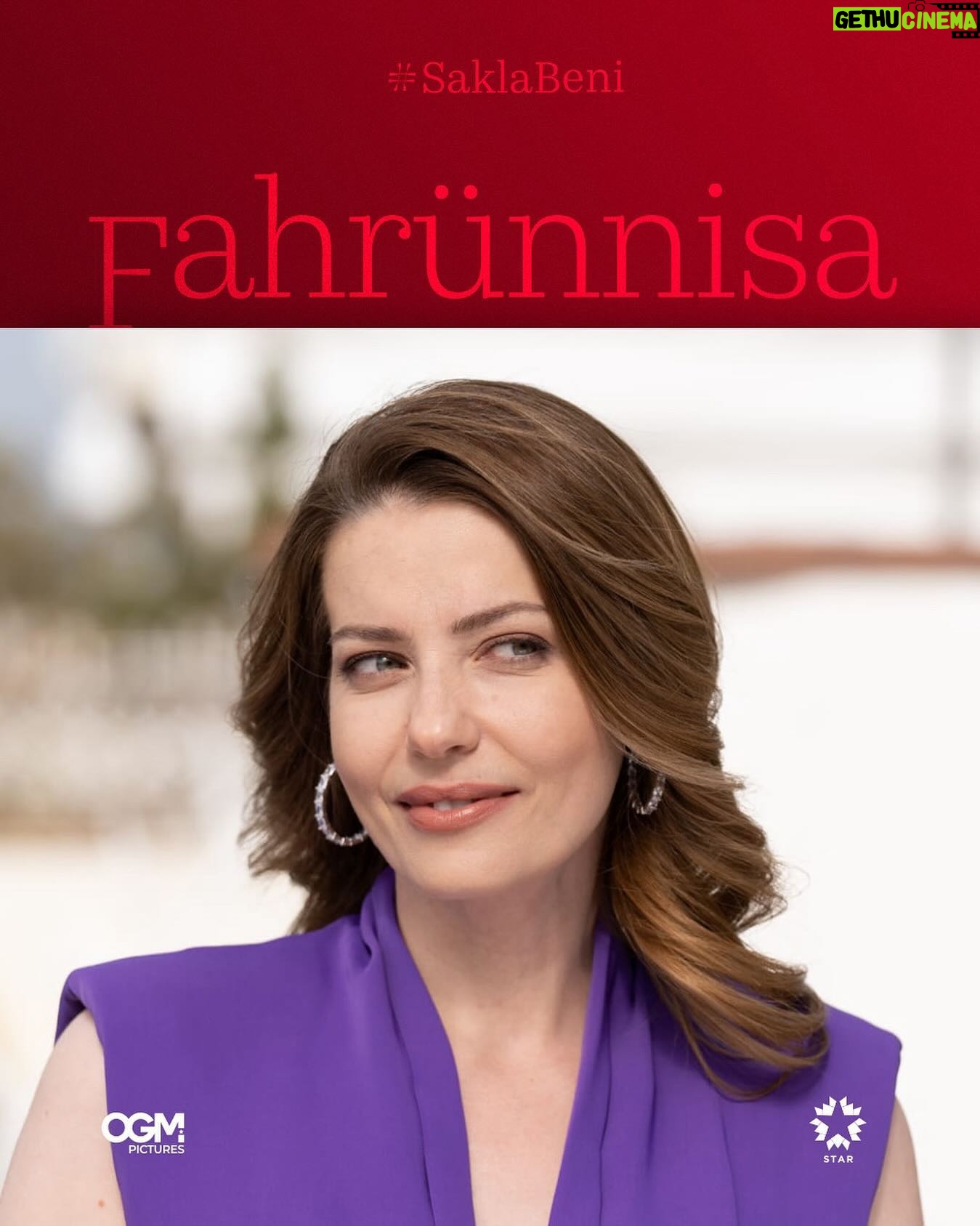 Sera Tokdemir Instagram - Fahrünnisa olmamda beni destekleyen ve bana benden çok inanan; benim için bir cast direktöründen çok daha fazlası olan canım Fulya Filazi’ye ve her oyuncunun hayatında en az bir kere mutlaka beraber çalışmasını ümit ettiğim, desteklerini bir an olsun eksik etmeyen müthiş yönetmenim Nadim Güç ve süper ekibine, değerli oyuncu arkadaşlarım ve büyüklerime, kıymetli yol arkadaşım @hasangungorresmi ve @hasangungormanagement aileme, @saklabeniresmi @ogm.pictures @startv ailelerine, kamera önünde ve arkasında emeği geçen herkese teşekkürler. 💜 Yönetmen @nadimguc 2. Yönetmen @olgaybayar Görüntü Yönetmeni Barış Işık @yanmasadanfoto Hikaye @drgbudayicioglu Senaryo Armağan Gülşahin Yapım @ogm.pictures Yapımcı Onur Güvenatam Cast Direktörü @fulyafilazi Saç @umit_ada @ccemooo @gorkem_ezerceli Makyaj @pekerdilek @kbrdgn87 @make_up.rabia Kostüm Pınar Sert @birdelininhatiradefteri Fotoğraf @burcuyetis Heyecanımızı paylaşmak ve muhteşem hikayemize ortak olmak için hepinizi 20.00’da @startv ‘ye bekliyoruz! 😘