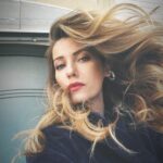 Sera Tokdemir Instagram - Herkese iyi bayramlar diliyorum. 11 Nisan doğum günüm. O güne kadar biraz izin. İki fotoğrafı da çok sevdim. Sizce? 🍭🤍😘