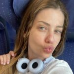 Sera Tokdemir Instagram - Sürpriz sonlu 😜 İsviçre tren yolculuğumdan Almanya’ya uzanan özgür kız 😘 Seni çok seviyorum kuzen @armanica 💙 beşikten bugüne biriktirdiğimiz gibi, nice anılara 😇 still feel like #teenage 😎