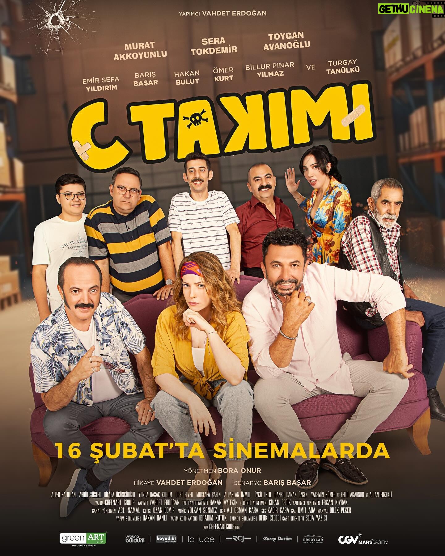Sera Tokdemir Instagram - 16 Şubat’ta vizyondayız! 💛 @ctakimifilm @greenartgrup Yönetmen @boraonur Hikaye&Yapımcı @vahdeterdogan Görüntü Yönetmeni @cihangedik_dp Senarist @abarisbasar Cast Direktörü @sedaayzc