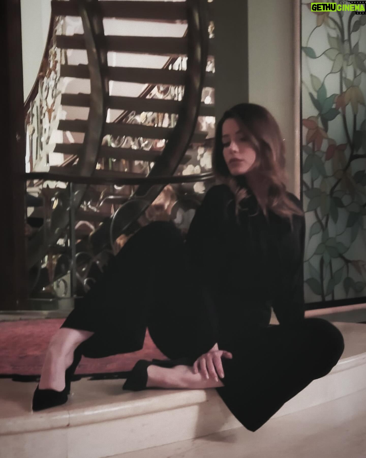 Sera Tokdemir Instagram - Çok net flu :) Fahri gibi 🫠 @saklabeniresmi yeni bölümüyle yarın @startv ‘de ✨ Suna ablacığımın gözünden @sunadizdard 💞