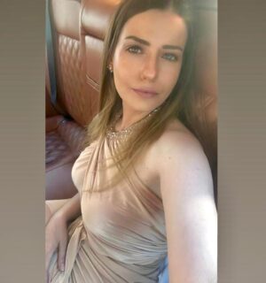 Sera Tokdemir Instagram - #davet @cihan.nacar 🤎
@saatvesaat 30. yıl ✨