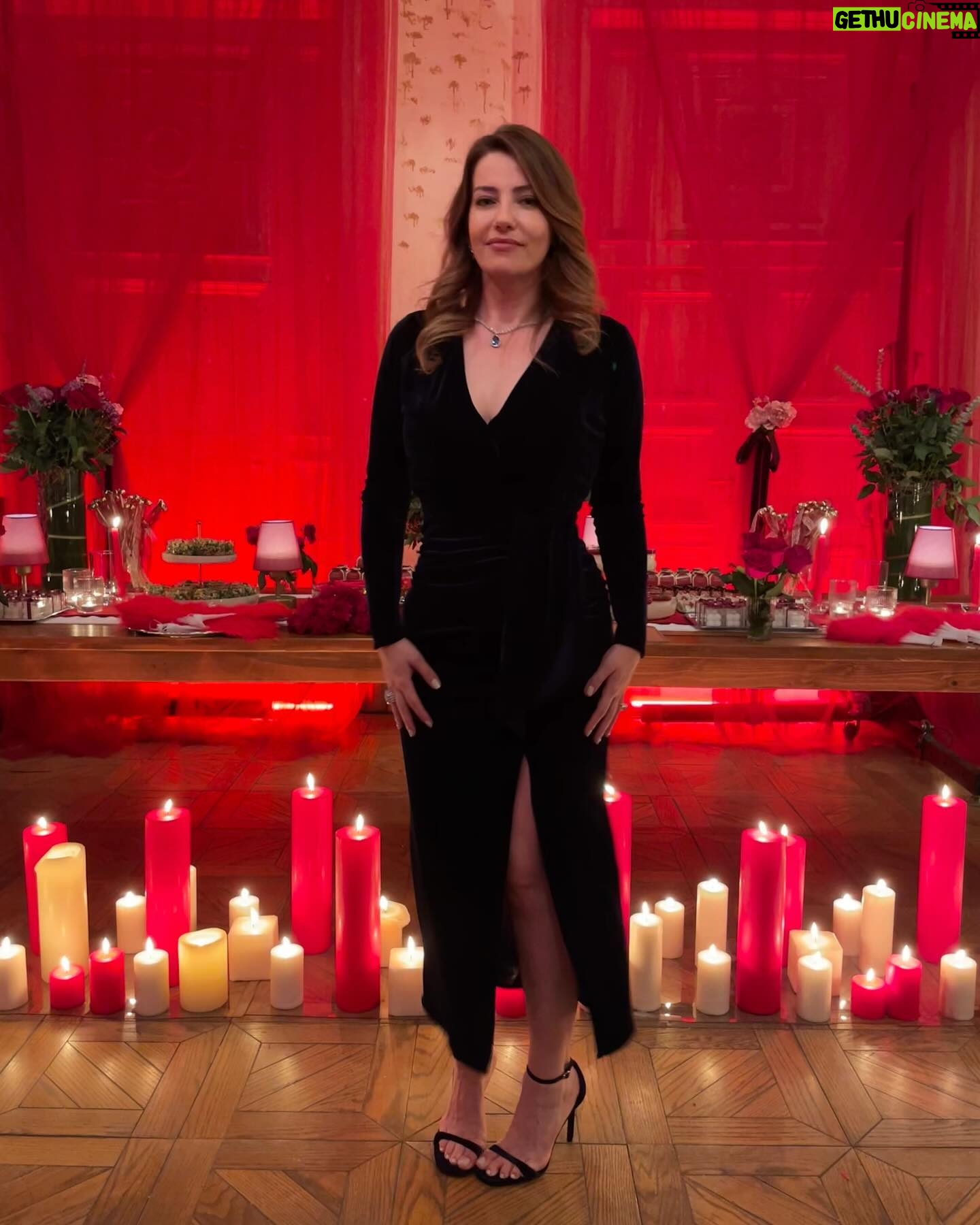 Sera Tokdemir Instagram - Fahri/Fahrü/Nisa/Fahrünnisa 🫠 Sevdiniz mi Fahrünnisa’mı? 😈 Akşam kınaya bekleriz 🔥😉❤️ @saklabeniresmi @ogm.pictures @startv