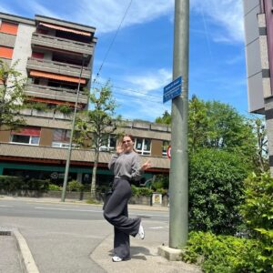 Sera Tokdemir Instagram - #switzerland🇨🇭 bana hep iyi geldin, seni seviyorum Gül ablacım @gulpolatsenkula 🤍