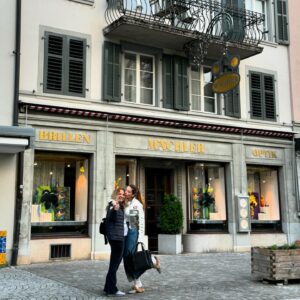 Sera Tokdemir Instagram - #switzerland🇨🇭 bana hep iyi geldin, seni seviyorum Gül ablacım @gulpolatsenkula 🤍
