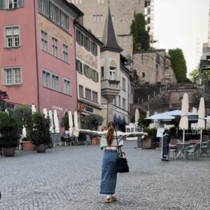 Sera Tokdemir Instagram - #switzerland🇨🇭 bana hep iyi geldin, seni seviyorum Gül ablacım @gulpolatsenkula 🤍