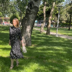 Sera Tokdemir Instagram - Çiçeklenir hep içim 🪷
Zaman değişir, şartlar değişir, bir rüzgar eser; her şey değişir. Sonra bir şey değişir, her şey yine değişir. Bir rüzgara bakar!
