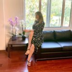 Sera Tokdemir Instagram - Çiçeklenir hep içim 🪷 Zaman değişir, şartlar değişir, bir rüzgar eser; her şey değişir. Sonra bir şey değişir, her şey yine değişir. Bir rüzgara bakar!