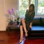 Sera Tokdemir Instagram - Çiçeklenir hep içim 🪷 Zaman değişir, şartlar değişir, bir rüzgar eser; her şey değişir. Sonra bir şey değişir, her şey yine değişir. Bir rüzgara bakar!