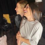 Sera Tokdemir Instagram - Kimsenin kalbinin görebildiğinden daha fazla değildir gözlerinin gördüğü. Gözlerimiz kapanana kadar gülelim hep @simgesagin 💕👭