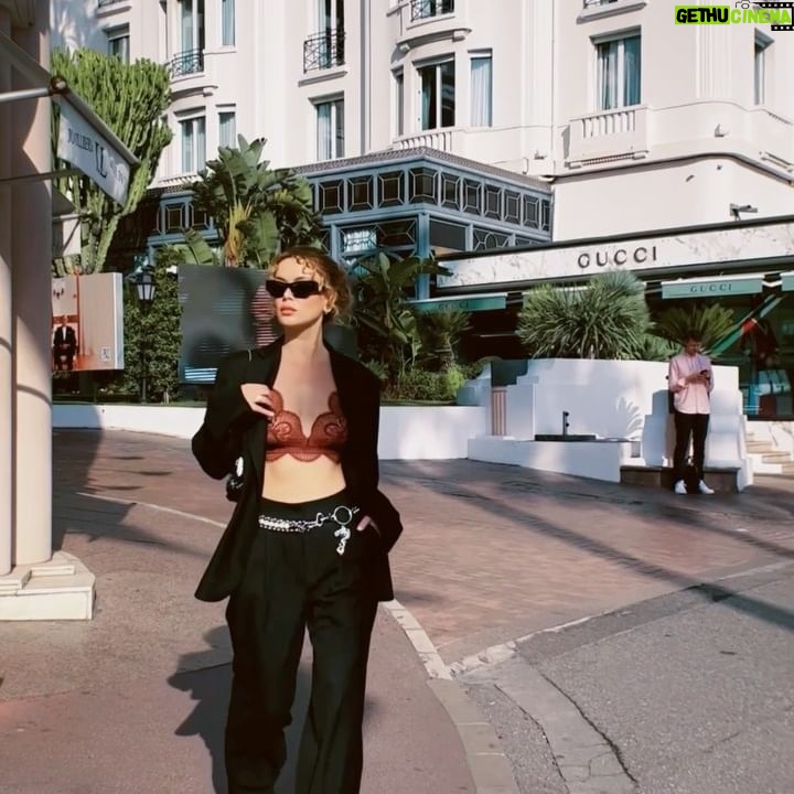 Seray Kaya - 54.1K Likes - #cannes 🌞✨