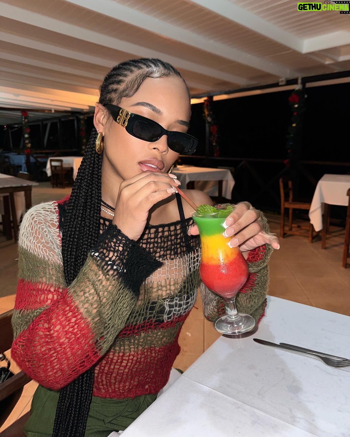 Serayah - 127.8K Likes - Vaca dump šŗ
šTry asking yourself what does it look like to follow my heart?