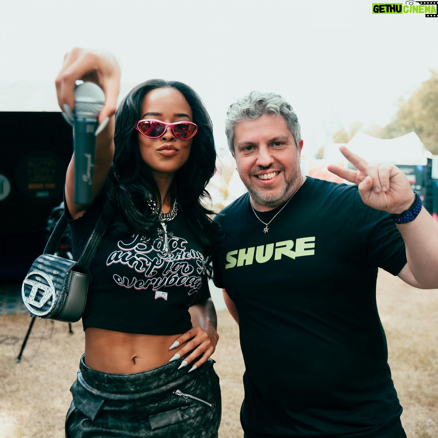 Serayah Instagram - Austin!! I had an amazing time rocking with yall 🤘🏽 @aclfestival @bmi Shoutout to my team!! Love you🦋✨