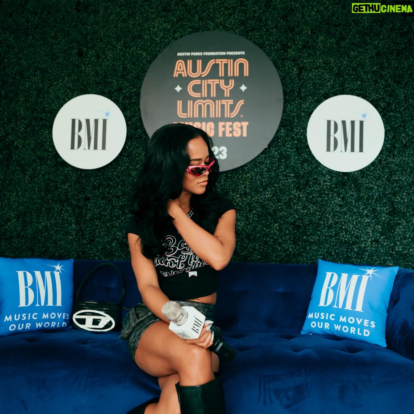 Serayah Instagram - Austin!! I had an amazing time rocking with yall 🤘🏽 @aclfestival @bmi Shoutout to my team!! Love you🦋✨