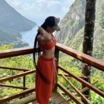 Serayah Instagram – Vaca   dump 🌺

💭Try asking yourself what does it look like to follow my heart?