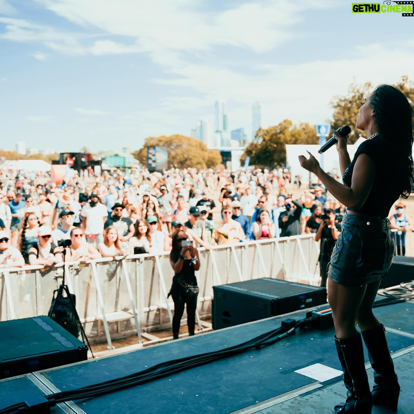 Serayah Instagram - Austin!! I had an amazing time rocking with yall 🤘🏽 @aclfestival @bmi Shoutout to my team!! Love you🦋✨