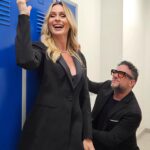 Serena Autieri Instagram – Momenti di follia nel backstage con il Maestro Enzo Campagnoli 🤣