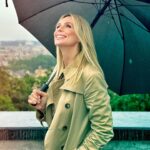 Serena Autieri Instagram – .
“Scende la pioggia 
ma che  fa… 
Amo la vita più che mai”