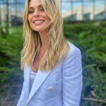 Serena Autieri Instagram - Vento di fine estate… 👗 @sartoriacaracciolo