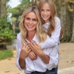 Serena Autieri Instagram - . A’ Mamma (Salvatore Di Giacomo) Chi tene a mamma è ricche e nun ‘o sape; chi tene a mamma è felice e nun ll’apprezza pecché ll’ammore ‘e mamma è ‘na ricchezza è comme ‘o mare ca nun fernesce maje. Pure ll’omme cchiù triste e malamente è ancora bbuon si vò bbene ‘a mamma. A mamma tutto te dà, niente te cerca e si te vede ‘e chiagnere senza sapè ‘o pecché… t’a stregne ‘mpiette e chiagne ‘nsieme a tè! #festadellamamma