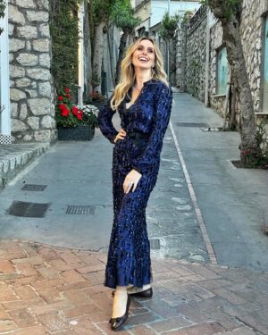 Serena Autieri Instagram - G7, Capri.
Un ringraziamento alla banda musicale della guardia di finanza ed ai ministri: Antonio Tajani, Josep Borrell, Mélanie Joly, Michele Di Bari, Marino Lembo e Alessandro Scoppa

👗 @giorgioarmani 
💍 @roberto_coin 
👠 @lesilla