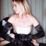 Serena Autieri Instagram – “La Sciantosa” Il palcoscenico è donna, ritorna in scena in una veste tutta nuova… Grazie ad @enricogriselli per avere  ideato e voluto questo spettacolo che ha debuttato al @festivaldispoleto, a @vincenzo_incenzo per la sua meravigliosa scrittura, alla rimessa in scena del maestro @santuccigianni,  agli arrangiamenti del maestro adorato @enzocampagnolireal e ai costumi di @marinellaperrellaspose 💃
Ci vediamo dal 18 al 21 aprile al Teatro Cilea di Napoli!

📷: @gesualdo.lanza