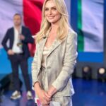 Serena Autieri Instagram - Io e la mia squadra di Uno Mattina Estate Show siamo partiti carichi di emozioni, di passione e di leggerezza. Sarà bellissimo condividere questa estate con voi dal lunedì al venerdì a partire dalle 9:55 su Rai 1. Vi aspettiamo 💖 @mattinaraiuno @rai1official