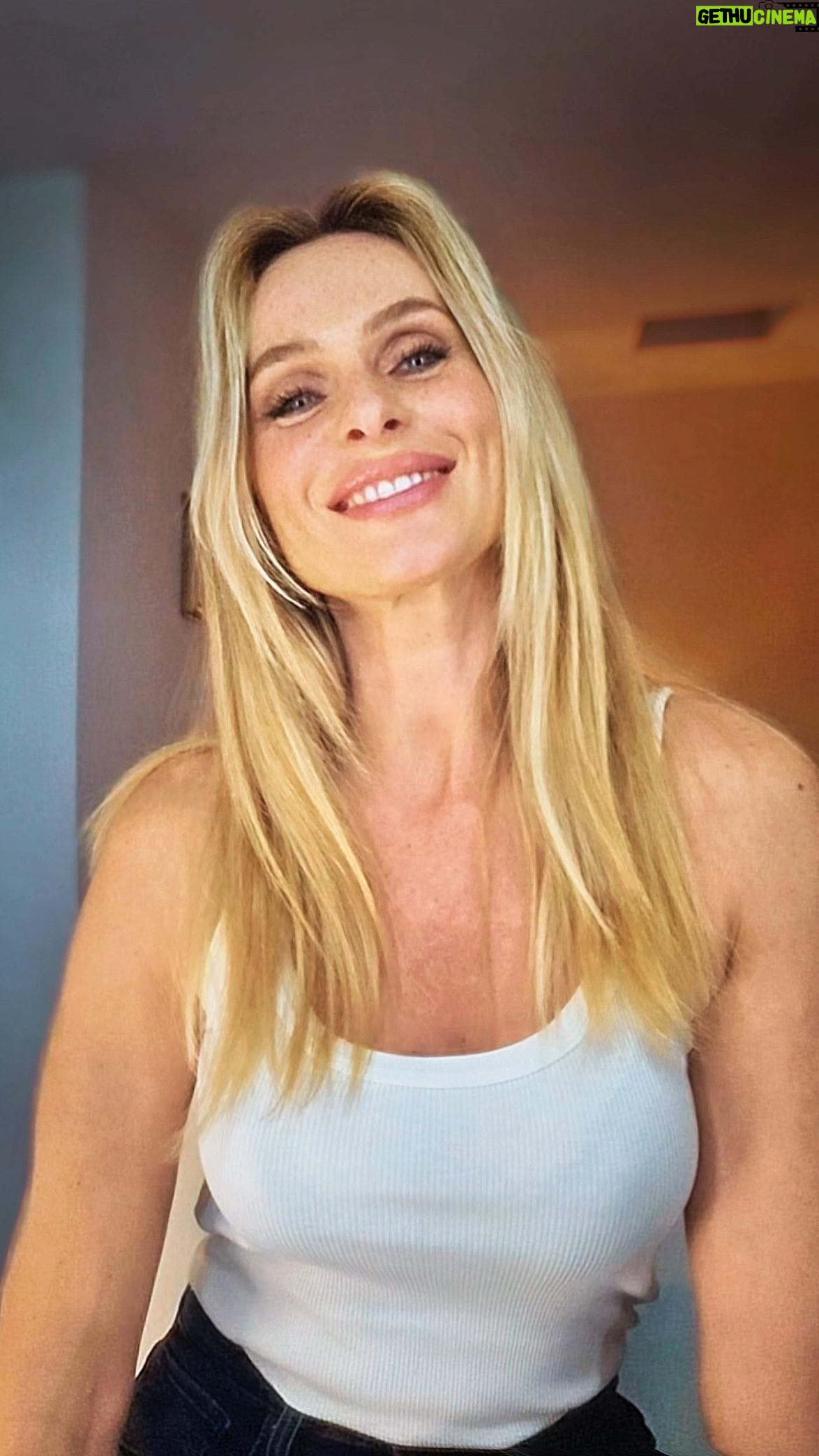 Serena Autieri Instagram - La nostra pelle è il nostro riflesso: porta con se le nostre emozioni, la nostra storia, le sfide che abbiamo affrontato. Prendersi cura della propria pelle è un atto d’amore. Per questo lo faccio tutti i giorni con The Solution Beauty Collagen di @osloskinlab che amo perché aiuta a rendere la mia pelle più liscia, compatta ed elastica, non solo sul viso ma su tutto il corpo, in modo naturale. E voi quale gesto d’amore dedicate alla vostra pelle? Visitate il sito osloskinlab.it e inserite il codice SERENAOSLOSKIN al check-out per una sorpresa speciale! #slowaging #beautystartsfromwithin #osloskinlab /ad
