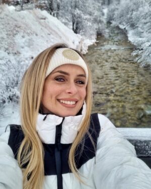 Serena Autieri Instagram - Sto cercando il coraggio per fare il bagno stasera dopo la sauna 🥶