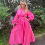 Serena Autieri Instagram - Happy weekend 💗 👗 @mimietmamaltasartoria 👠 @lesilla