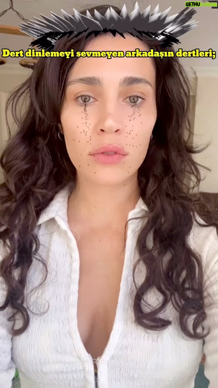 Serenay Aktaş Instagram - Bana paspasla... neys. Dert dinlemeyi sevmiyomus...