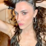 Serenay Aktaş Instagram - Kendi çapımda makyajla, hiç de fena değilim, fark edişiyle s.a. - a.s. postudur.