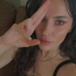 Serenay Aktaş Instagram - Madem yaz bitti...🥀