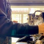 Serenay Aktaş Instagram – Ünlü şampiyon barista arkadaşımdan eğitim aldım da.. 😌
Biraz latte art sıkıntım var, pratikle çözeceğim inş. 🤭
( #reklam değil, #öneri )