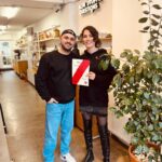 Serenay Aktaş Instagram – Ünlü şampiyon barista arkadaşımdan eğitim aldım da.. 😌
Biraz latte art sıkıntım var, pratikle çözeceğim inş. 🤭
( #reklam değil, #öneri )