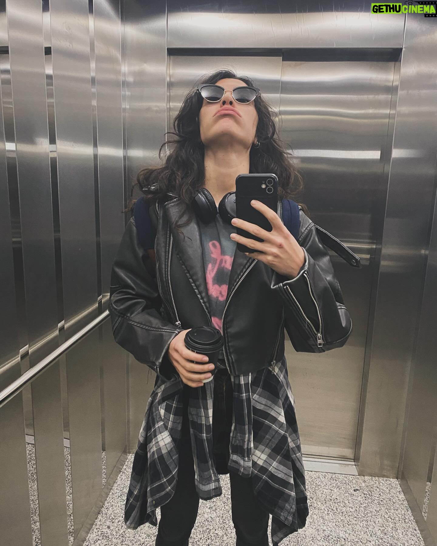 Serenay Aktaş Instagram - Öğlen #dump şeysi. Ulus, Cebeci, Cankayaa, kardeş bi bak buraya