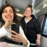 Serenay Aktaş Instagram - #BenBuCihanaSığmazam ailesinin bir parçası olmak çok keyifliydi. Kamera arkasında/önünde inanılmaz tatlı bir ekip var. 🤍 Hepsinin emeklerine sağlık.. Ekibe ve sizlere teşekkür ederim. #BBCS her Salı 20.00 - ATV'de! 🤟🏼 @benbucihanatv @kynproduction @hasangungorresmi 🤗