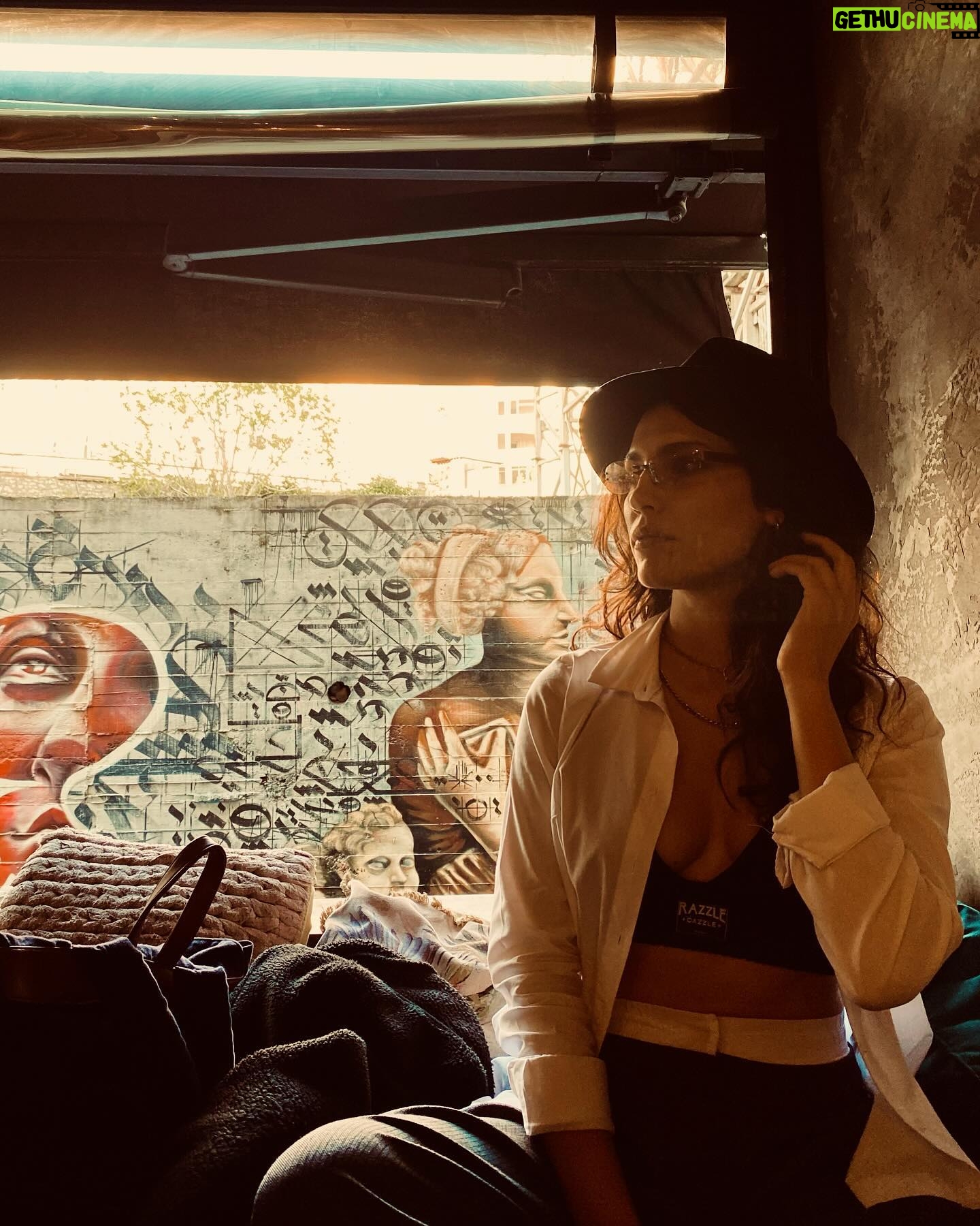 Serenay Aktaş Instagram - make #beyoğlu great again. öpdm😽