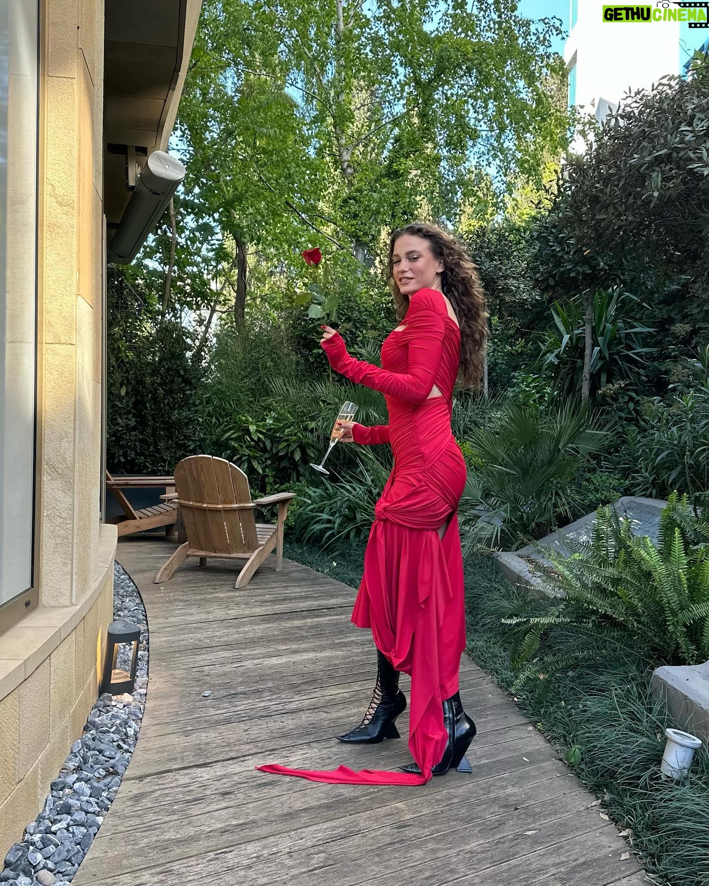 Serenay Sarıkaya Instagram - ♥️KİMLER GELDİ KİMLER GEÇTİ♥️