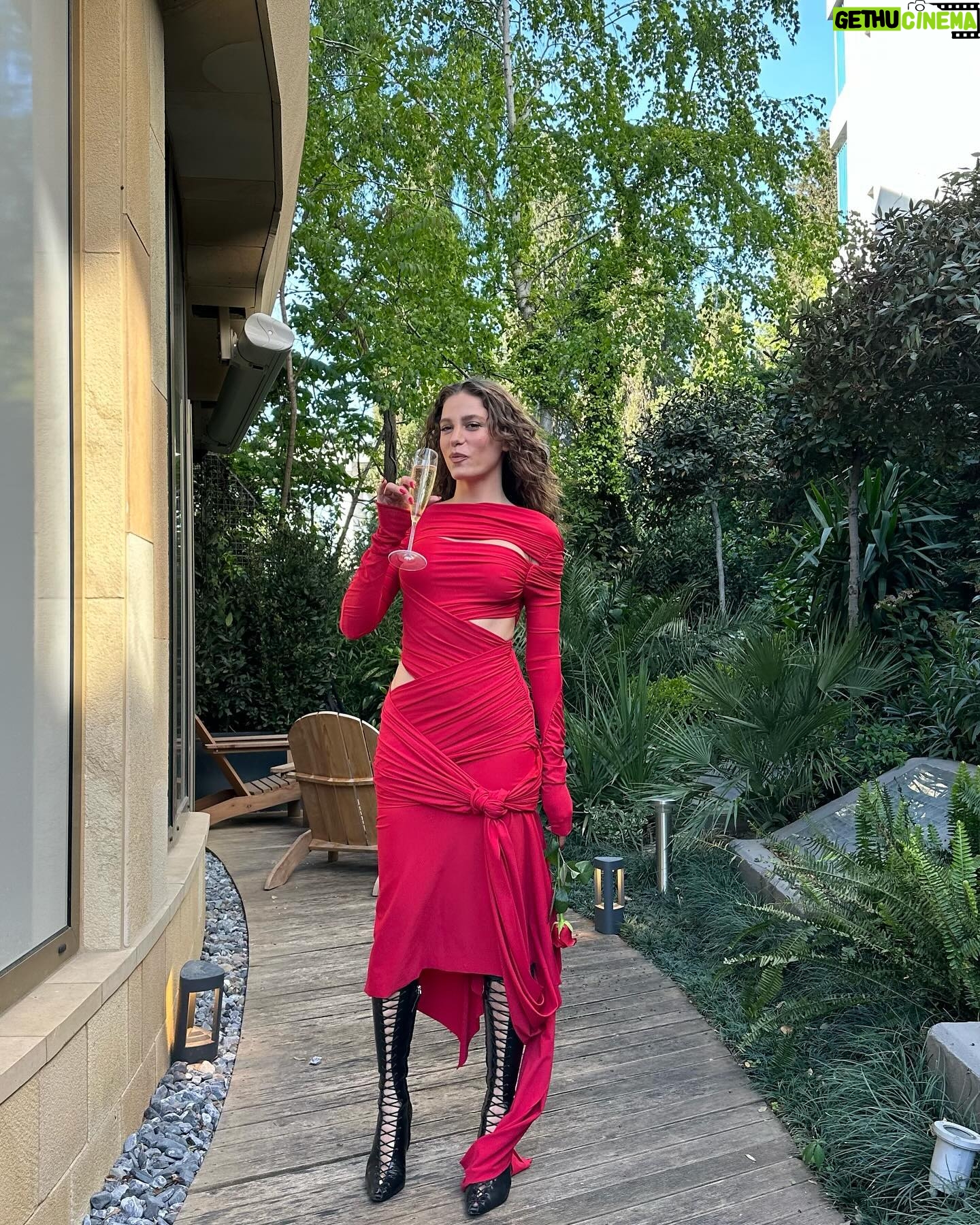Serenay Sarıkaya Instagram - ♥️KİMLER GELDİ KİMLER GEÇTİ♥️