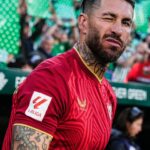 Sergio Ramos Instagram - Un empate fuera de casa que nos permite seguir sumando. Contento por volver a vivir un derbi con este escudo en el pecho. A draw away from home and another point earned. Exciting to experience a derby again with this badge on my chest.  #VamosMiSevilla⚪️🔴