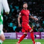 Sergio Ramos Instagram - Un empate fuera de casa que nos permite seguir sumando. Contento por volver a vivir un derbi con este escudo en el pecho. A draw away from home and another point earned. Exciting to experience a derby again with this badge on my chest.  #VamosMiSevilla⚪️🔴