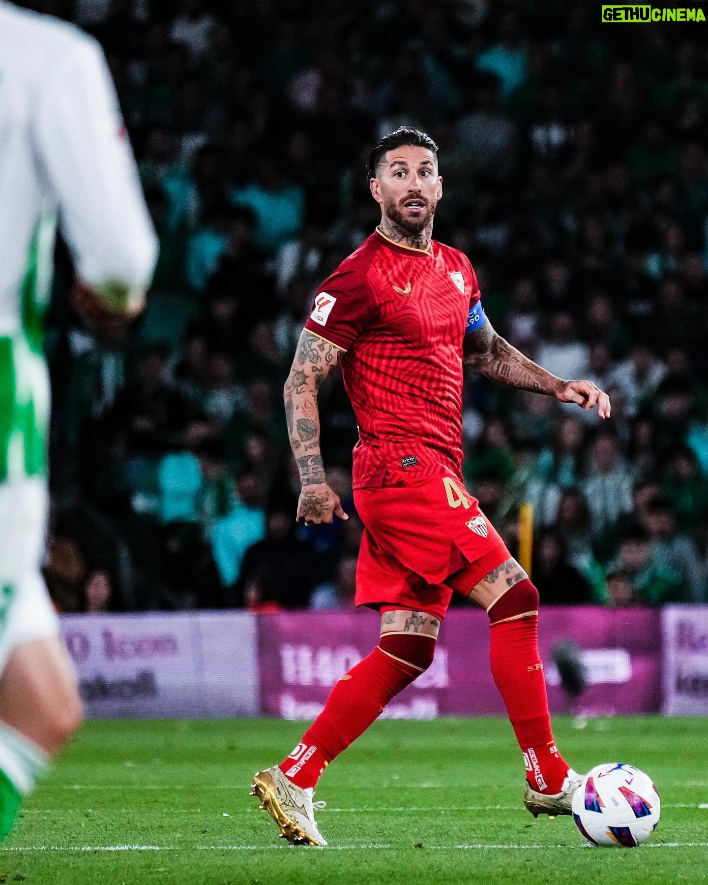 Sergio Ramos Instagram - Un empate fuera de casa que nos permite seguir sumando. Contento por volver a vivir un derbi con este escudo en el pecho. A draw away from home and another point earned. Exciting to experience a derby again with this badge on my chest. #VamosMiSevilla⚪️🔴